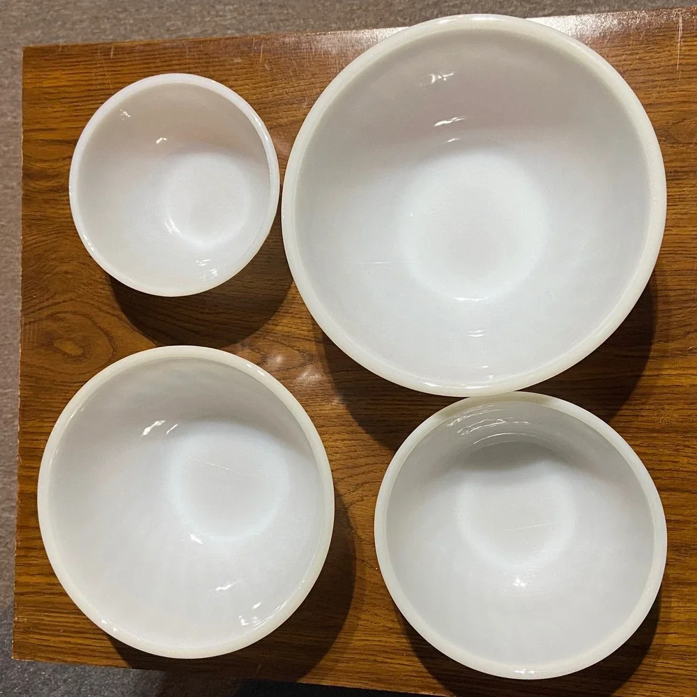 Anchor Hocking Fire-King Vintage Milk Glass Swirl‎ Nesting Mixing Bowls Set of 4